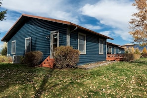 Exterior - Elegant Western-Style Vacation Rental with Mountain Views near Madison River in Ennis, Montana (Ennis)
