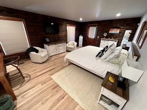 3 habitaciones, escritorio, tabla de planchar con plancha y wifi 