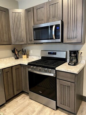 Coffee/tea maker, fridge, microwave, oven