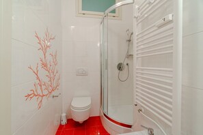 Shower, bidet, towels - GuestHost - Elegant Apartment Crocetta Torino (Turin)