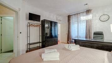 3 bedrooms, iron/ironing board