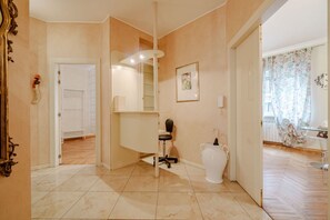 Bruser, bidet, håndklæder