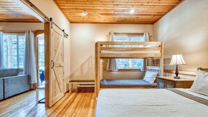 Room - Enchanting Rustic Cabin Retreat near Whistle Lake in Washington (Anacortes)