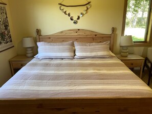 4 bedrooms, desk, iron/ironing board, WiFi