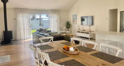 The Salty Olive - WiFi, Pet Friendly Outside