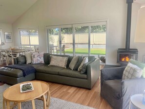 TV, fireplace - The Salty Olive - WiFi, Pet Friendly Outside (Robe)