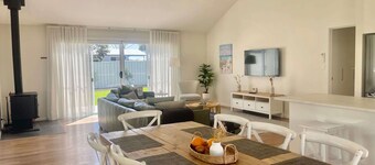 The Salty Olive - WiFi, Pet Friendly Outside