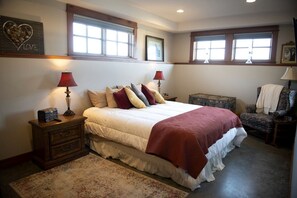 4 bedrooms, travel crib, WiFi, bed sheets