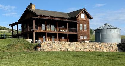 Charming Historic-Inspired Vacation Home with Mountain Views near Pony School House in Pony, Montana