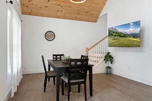 Dining - Spacious Family Cabin with Lake Hartwell Access in Westminster, South Carolina (Westminster)