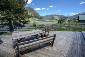 Outdoor dining - Quaint Vacation Rental with Madison River Views near Yellowstone in Southwest Montana (Cameron)
