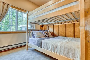 1 slaapkamer, een strijkplank/strijkijzer, reisbedje, wifi