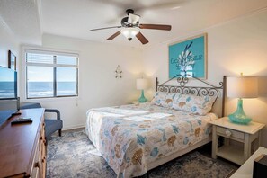 2 bedrooms, iron/ironing board, free WiFi, bed sheets - My Happy Place (Ocean Isle Beach)