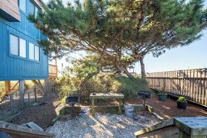 Outdoor dining - My Happy Place (Ocean Isle Beach)