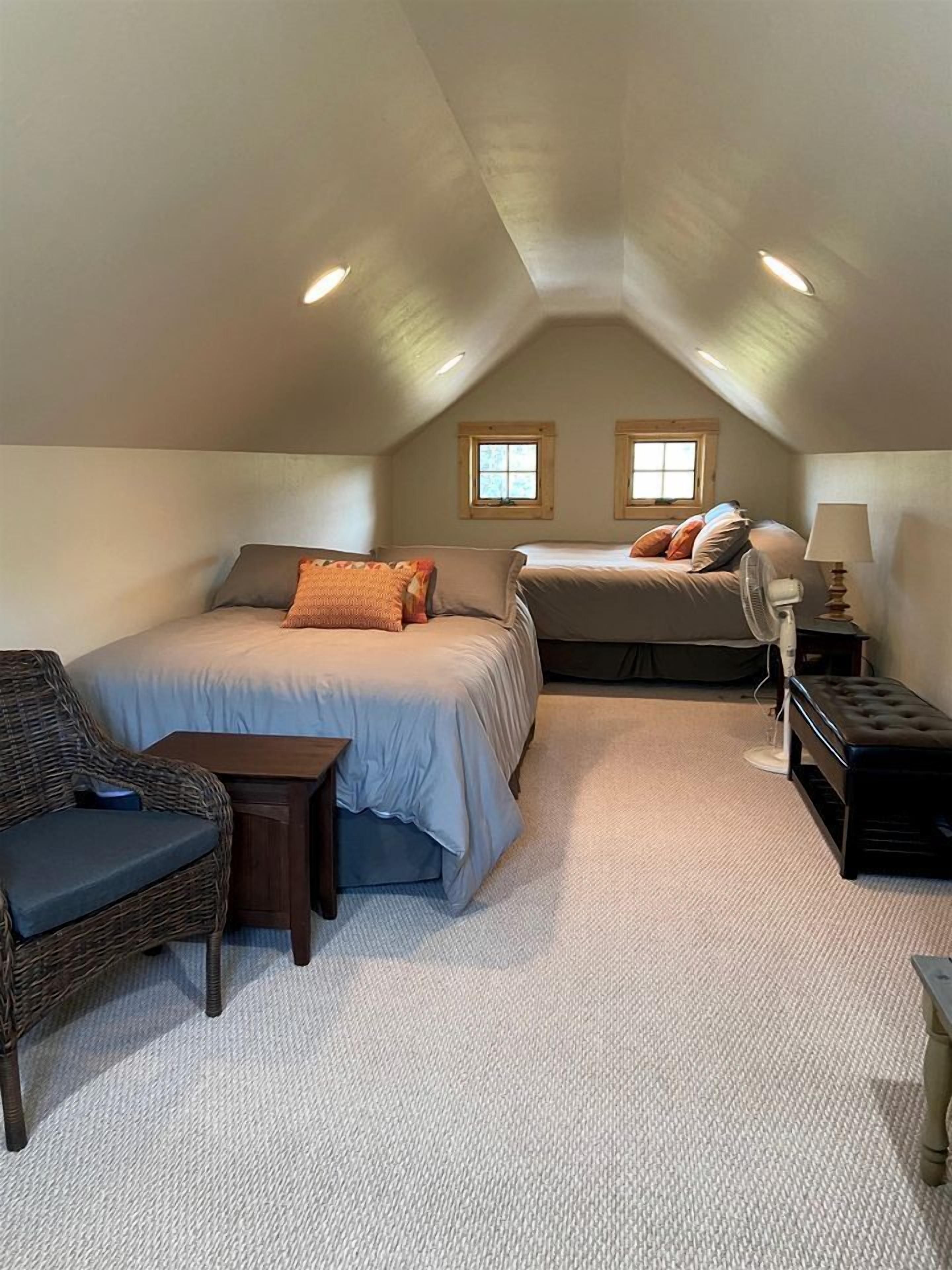4 habitaciones, tabla de planchar con plancha, wifi y ropa de cama 