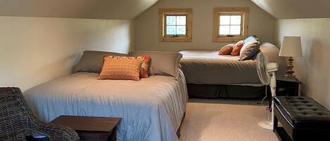 4 bedrooms, iron/ironing board, WiFi, bed sheets