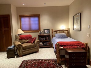 Room - Scenic Creekside Lodge with Decks and Madison River Access near Yellowstone, Ennis Montana (Cameron)