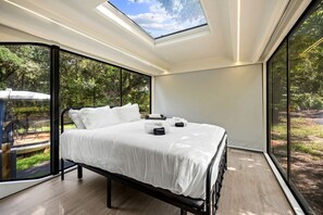 1 slaapkamer, een bureau, wifi, beddengoed