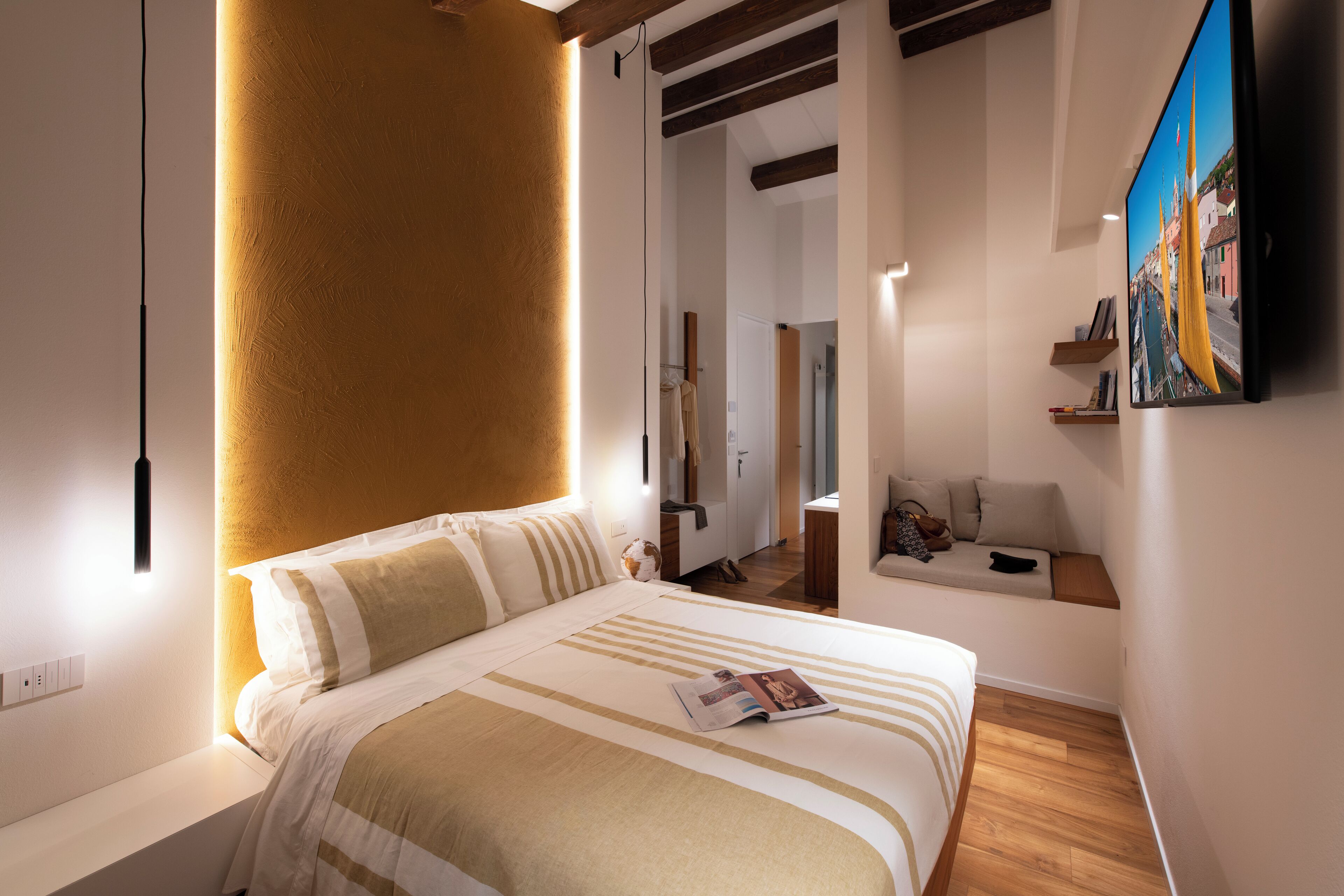 Deluxe Double Room, Balcony, Canal View | In-room safe, blackout drapes, soundproofing, free WiFi