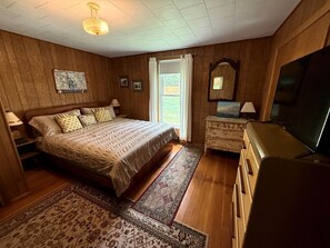 4 bedrooms, iron/ironing board, WiFi, bed sheets - Charming Montana Bungalow with Madison River Views, Steps from Main Street in Ennis, MT (Ennis)