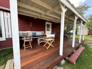 Outdoor dining - Charming Montana Bungalow with Madison River Views, Steps from Main Street in Ennis, MT (Ennis)