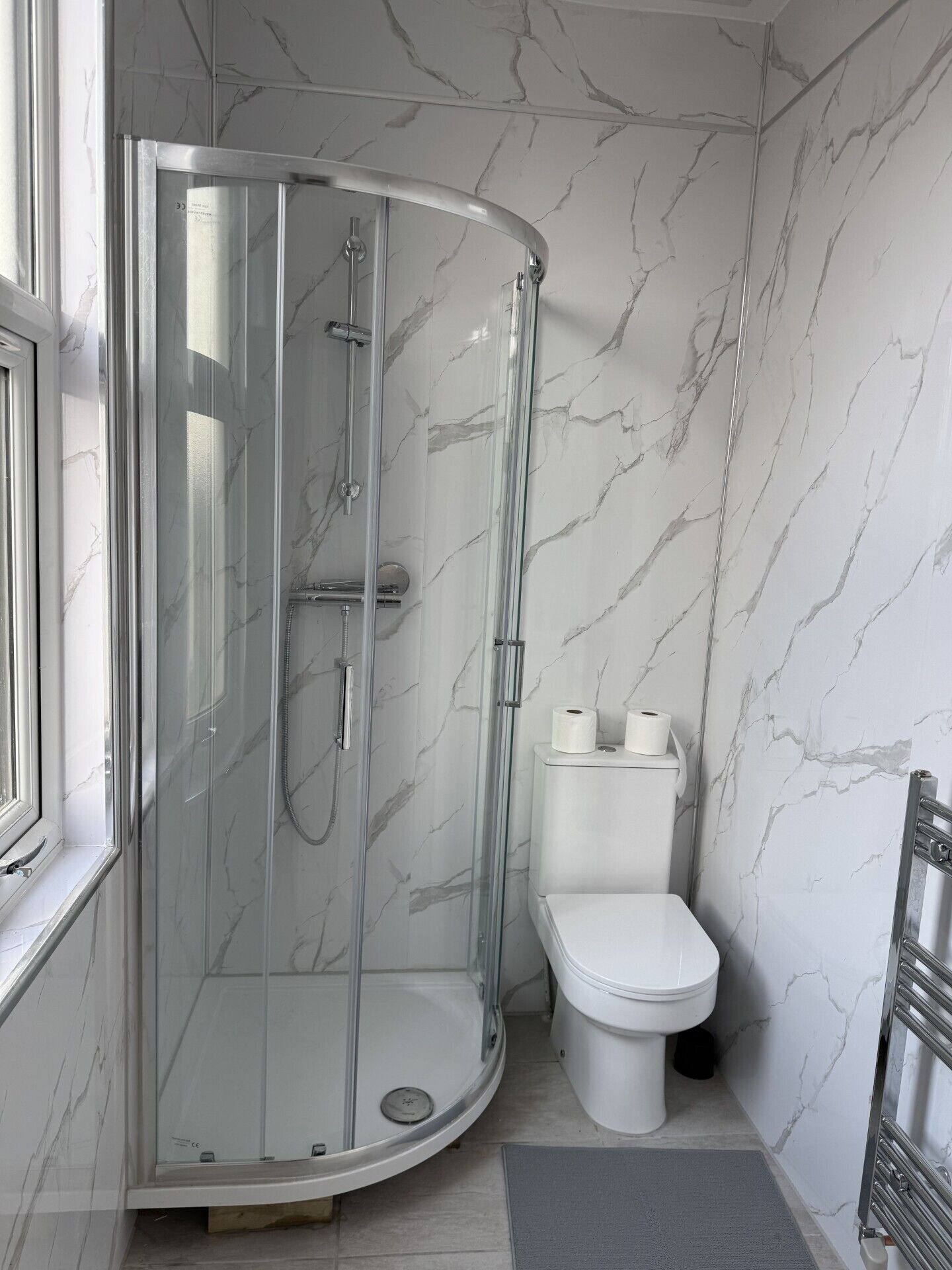 Classic Triple Room, 1 Bedroom | Bathroom | Shower, free toiletries, hair dryer, towels