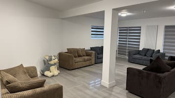 TV LED 43 pollici con canali digitali, film pay-per-view