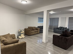 Televisión LED, películas con cargo y servicios de streaming 