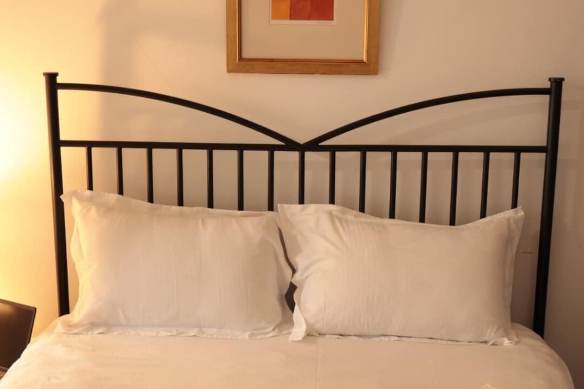 Egyptian cotton sheets, premium bedding, soundproofing, WiFi (free)