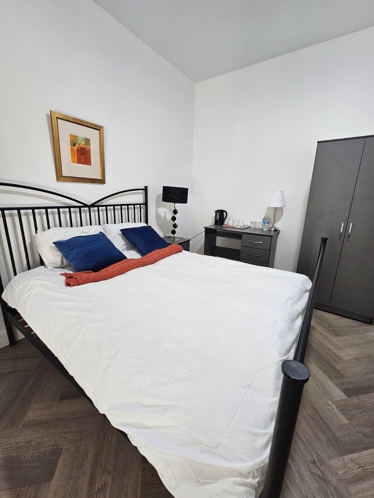 Basic Twin Room | Desk, laptop workspace, free WiFi