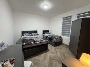 Basic Triple Room | Desk, laptop workspace, free WiFi