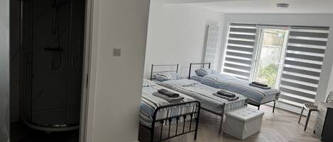 Quarto | Escrivaninha, espaço de trabalho para notebook, Wi-Fi de cortesia