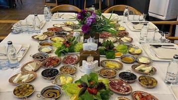 Daily buffet breakfast (GBP 13 per person)