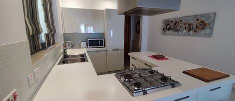 Køleskab, mikrobølgeovn, ovn, opvaskemaskine