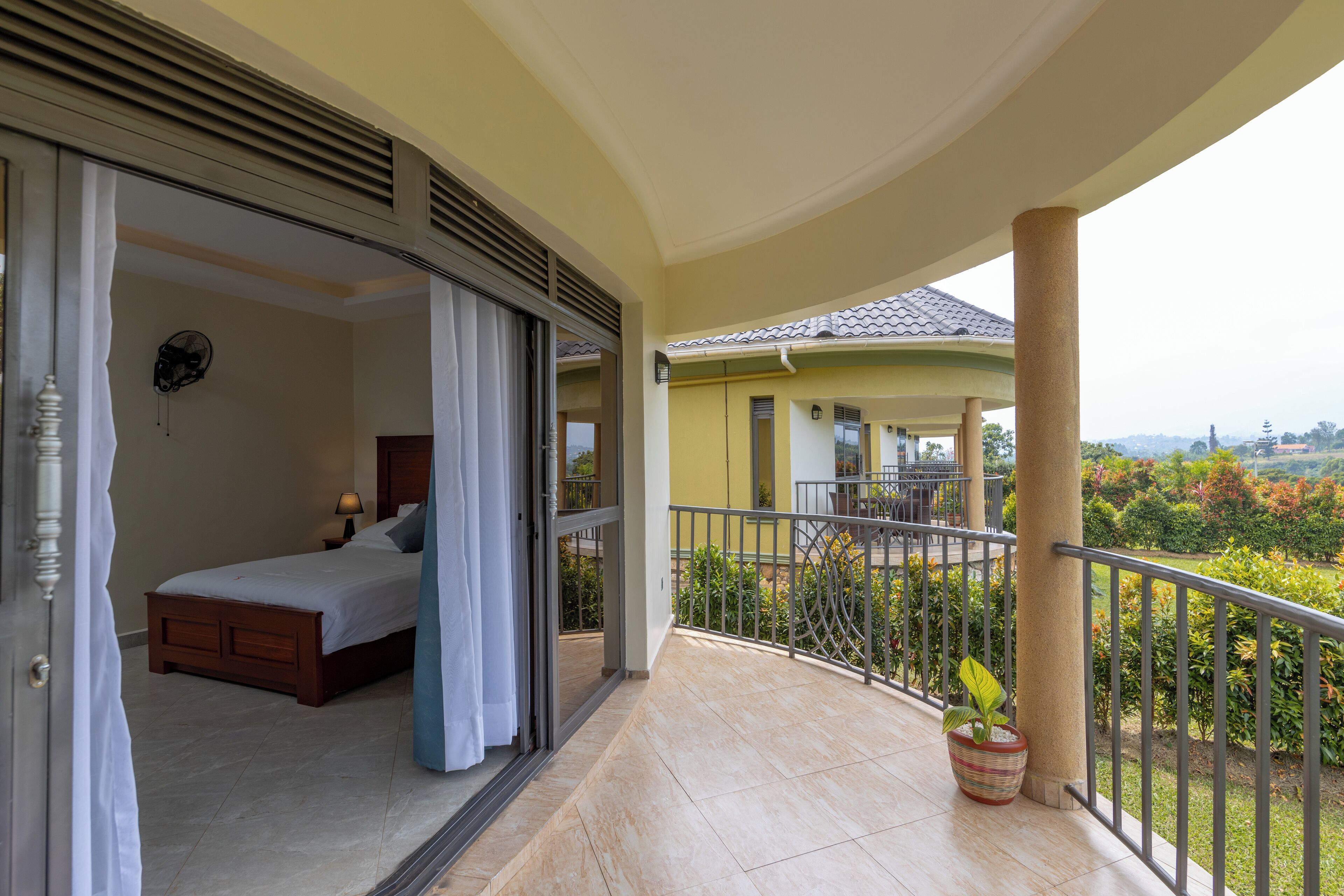 9 chambres, fer et planche à repasser, accès Internet, draps fournis