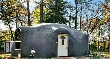 Fantastic Dome with Private Yard, Hot-Tub and Fire Pit in Texas