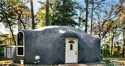 Fantastic Dome with Private Yard, Hot-Tub and Fire Pit in Texas