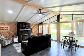 Fernseher, Kamin