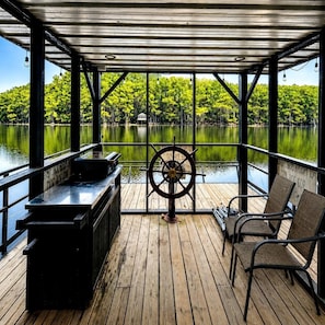 Unclassified image, 4 of 11, button - Keepin It Reel on Caddo Lake: Incredible Houseboat in Uncertain, Texas (Uncertain)