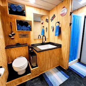 Unclassified image, 3 of 11, button - Keepin It Reel on Caddo Lake: Incredible Houseboat in Uncertain, Texas (Uncertain)