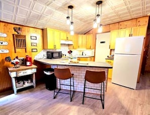 Geladeira, micro-ondas, fogão, cooktop