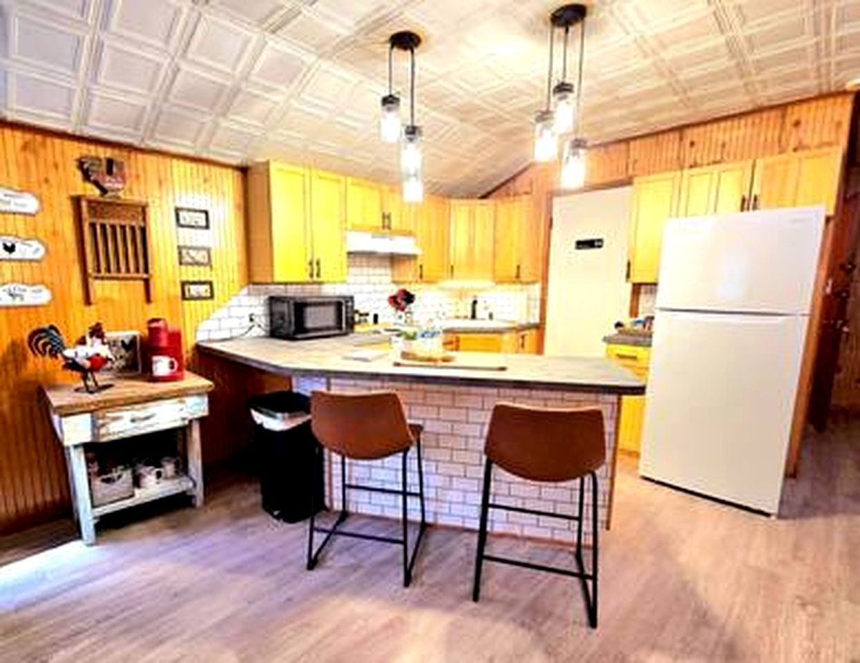 Refrigerador, microondas, placa de cocina, cafetera/tetera