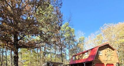 Charming Barn Retreat Surrounded by Nature Near Lake O the Pines in Texas