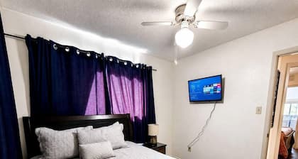 The Knotty Pine on Lake O the Pines: Waterfront Vacation Rental in Jefferson, Texas