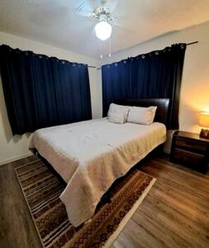 2 chambres, fer et planche à repasser, Wi-Fi, draps fournis