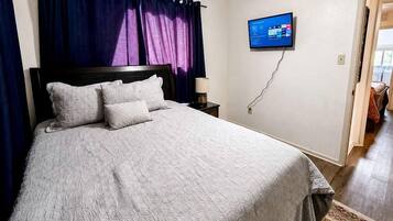 2 habitaciones, tabla de planchar con plancha, wifi y ropa de cama
