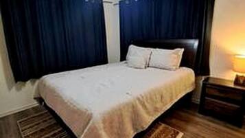 2 chambres, fer et planche à repasser, Wi-Fi, draps fournis