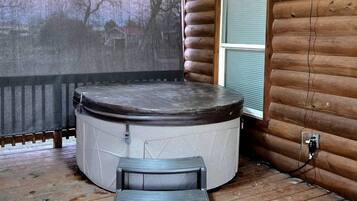 Indoor spa tub