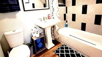 Jetted bath, hair dryer, towels