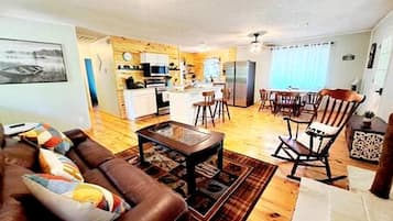 Televisión y chimenea